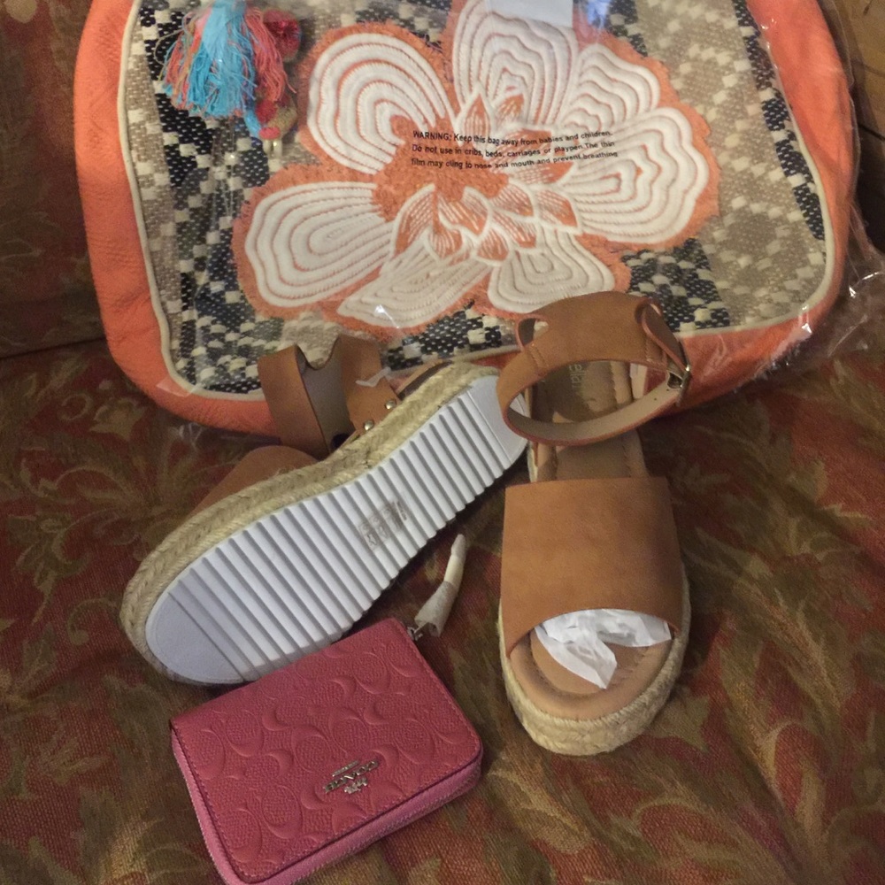 ⭕️ SOLD OUT ⭕️ TAN PLATFORM-SANDALS NEW IN BOX - Picture 7 of 7